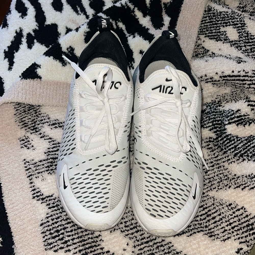 Women’s air max 270 size 10 in white